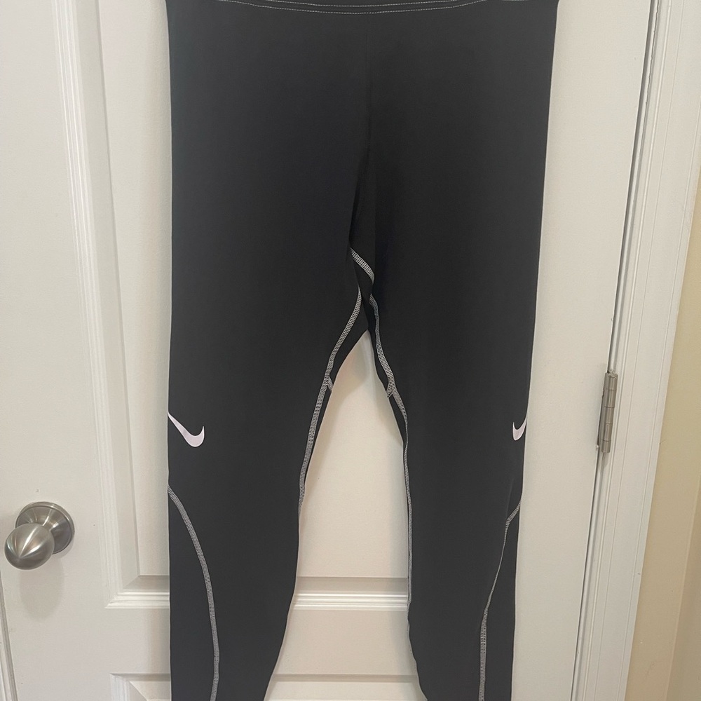 Nike Black Performance Leggings Reflective Accents - Tight fit, high rise SZ - L - Picture 2 of 13
